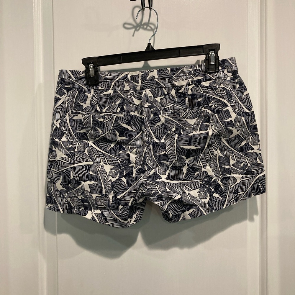 Leaf print shorts, Banana Republic, Hamilton fit - Picture 4 of 5
